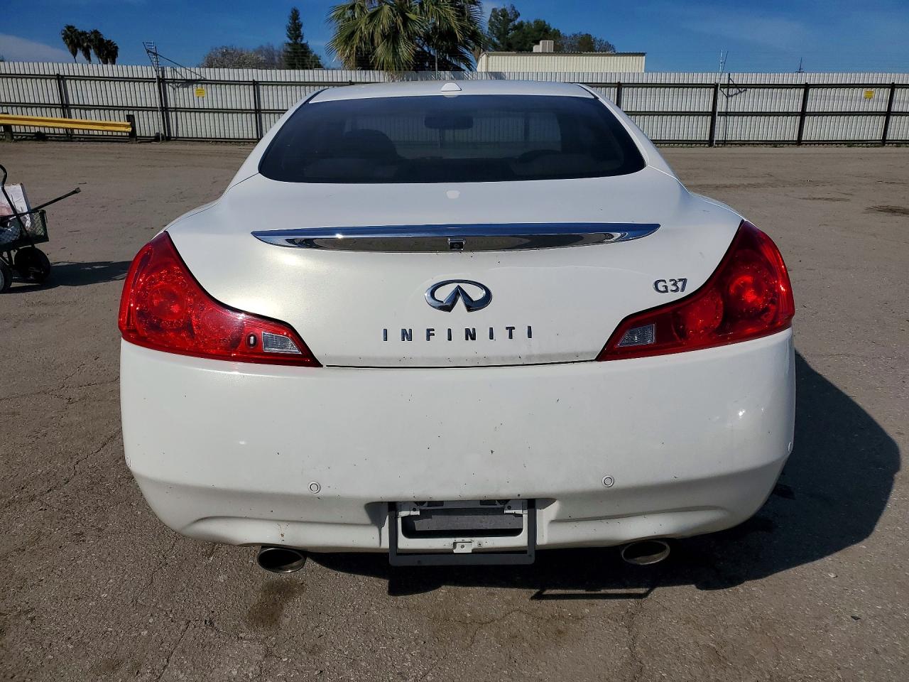 2012 INFINITI G37 BASE photo 11