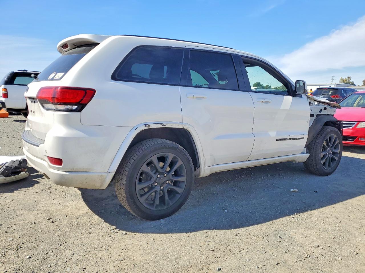 2018 JEEP GRAND CHEROKEE LAREDO photo 3