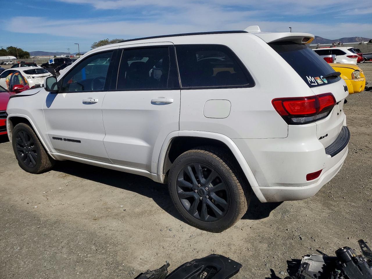 2018 JEEP GRAND CHEROKEE LAREDO photo 2