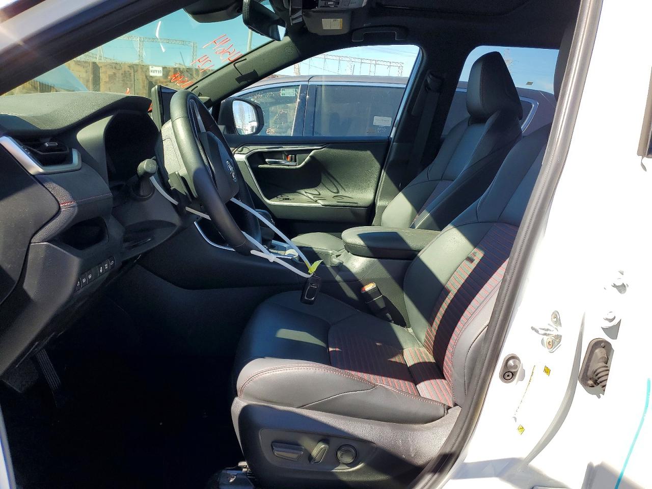 2024 TOYOTA RAV4 PRIME XSE photo 7