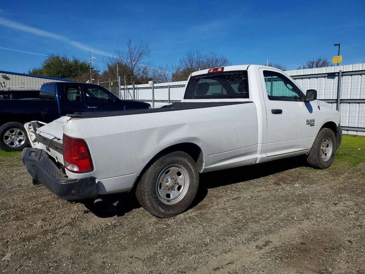 2019 RAM 1500 CLASSIC TRADESMAN photo 3