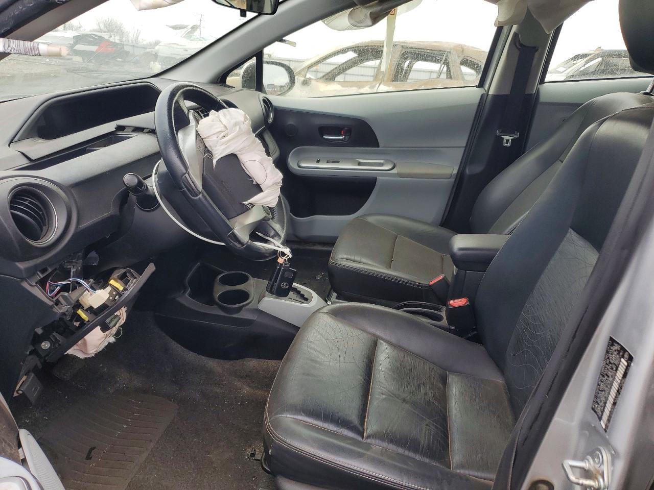 2013 TOYOTA PRIUS C FOUR photo 7
