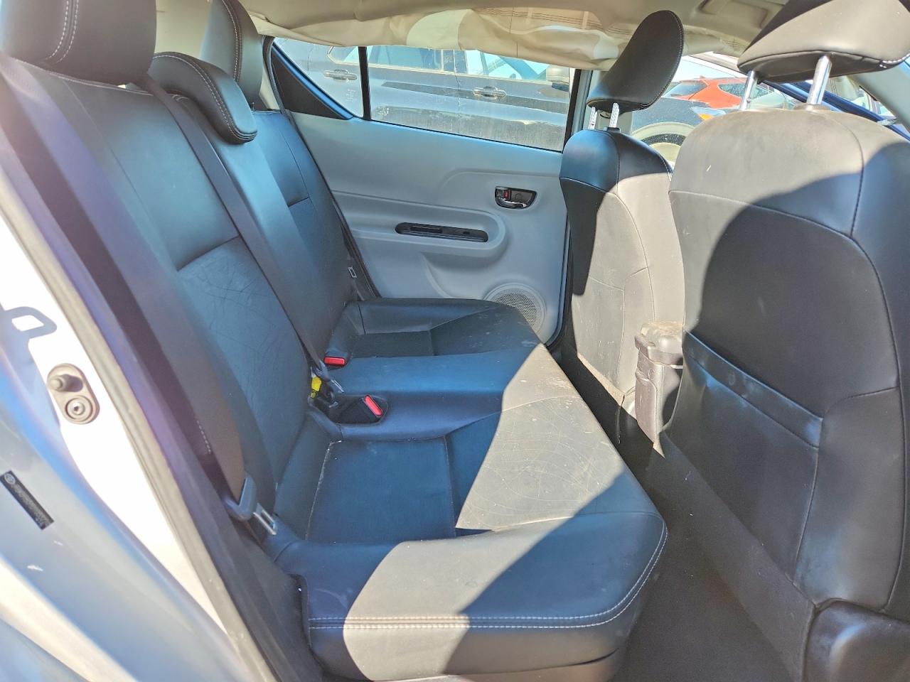 2013 TOYOTA PRIUS C FOUR photo 10
