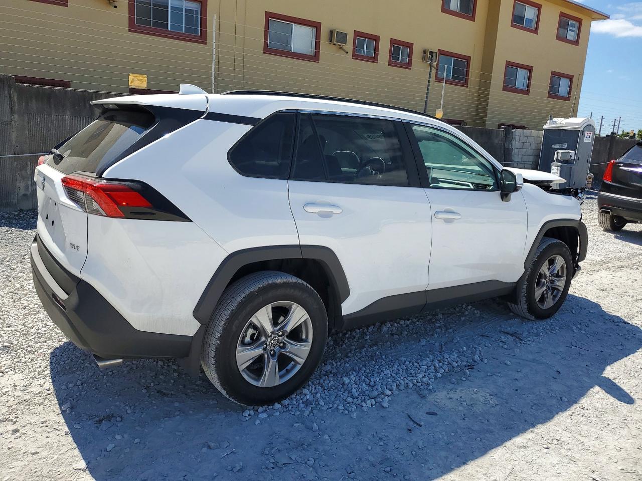 2025 TOYOTA RAV4 XLE photo 7
