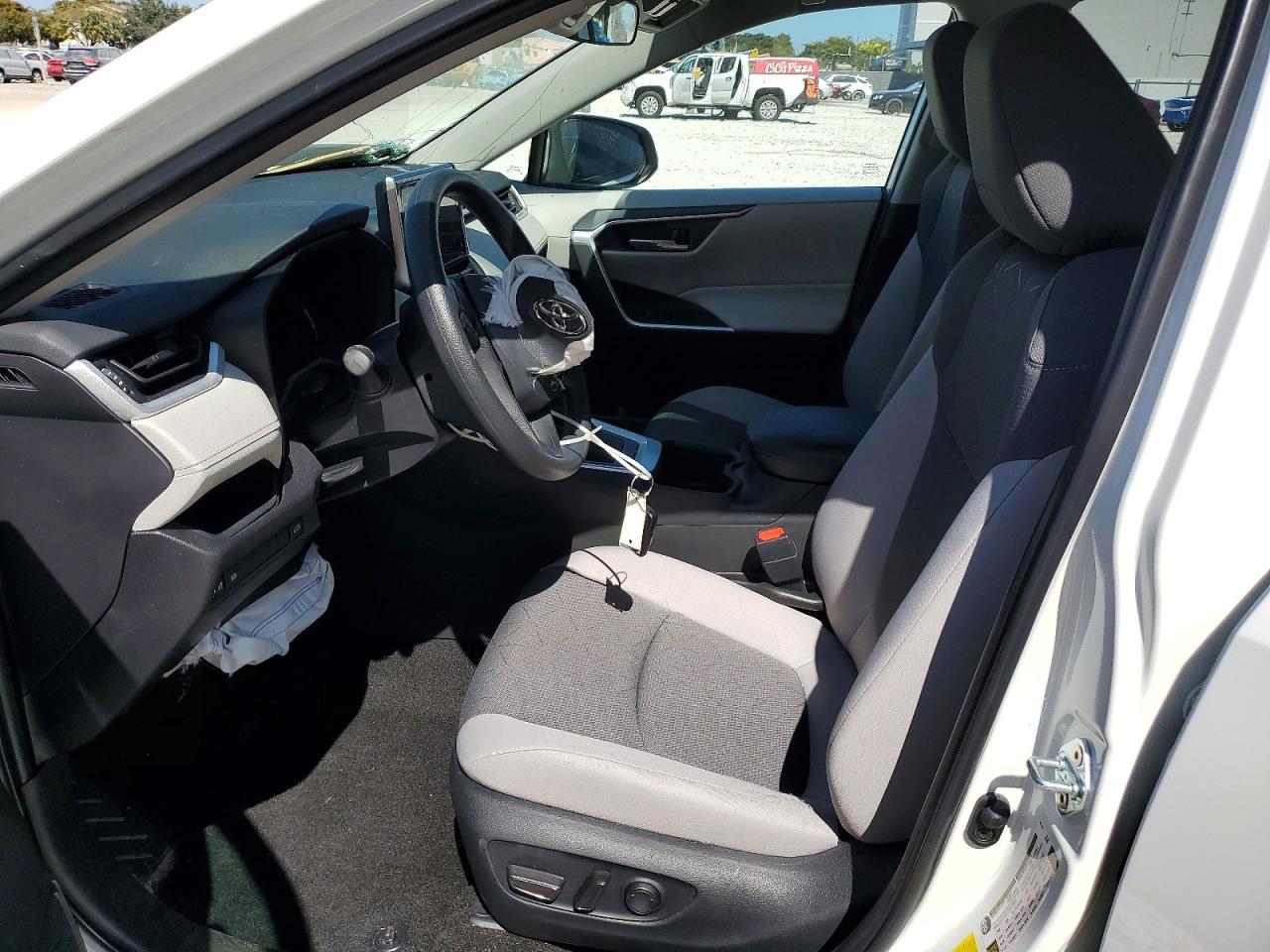 2025 TOYOTA RAV4 XLE photo 19