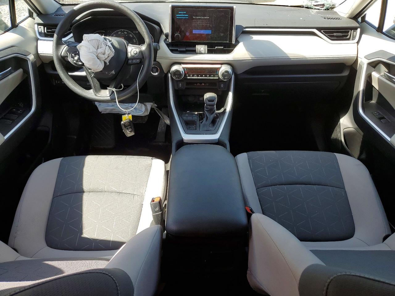 2025 TOYOTA RAV4 XLE photo 22