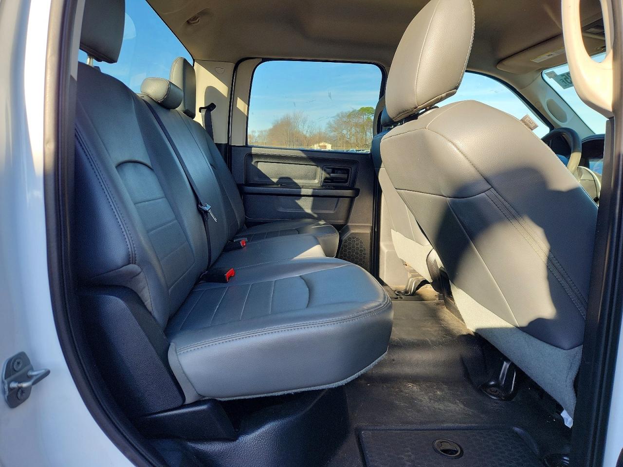2016 RAM 1500 ST photo 10