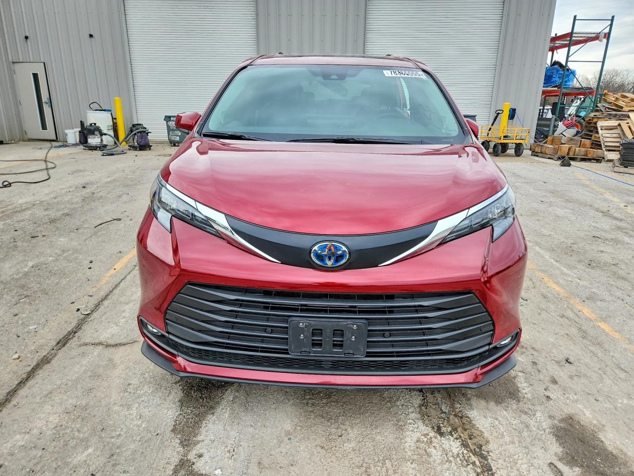 2025 TOYOTA SIENNA XLE 7-PASSENGER photo 9