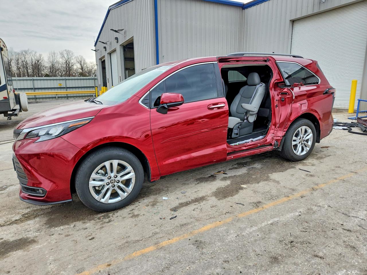 2025 TOYOTA SIENNA