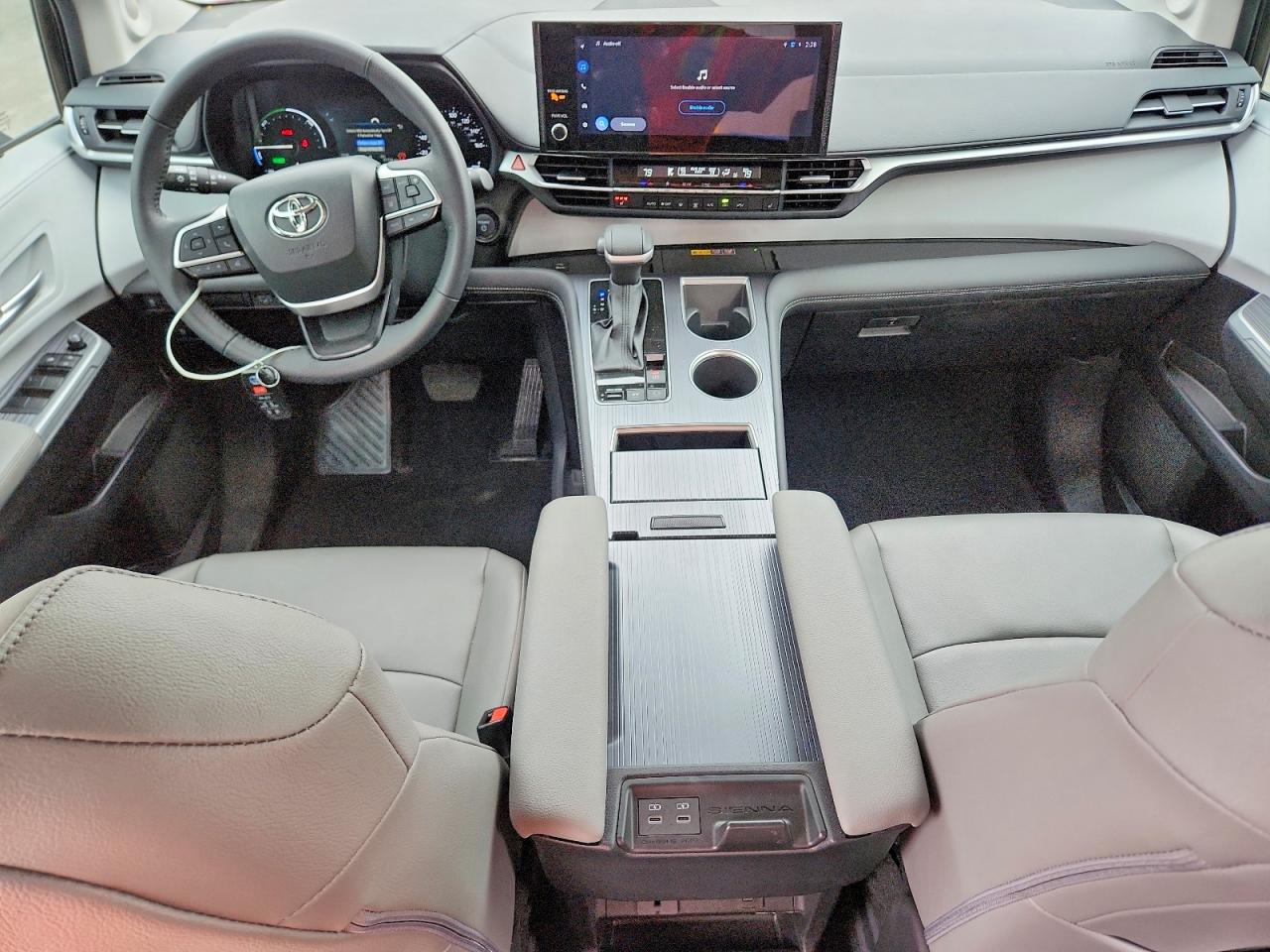 2025 TOYOTA SIENNA XLE 7-PASSENGER photo 15