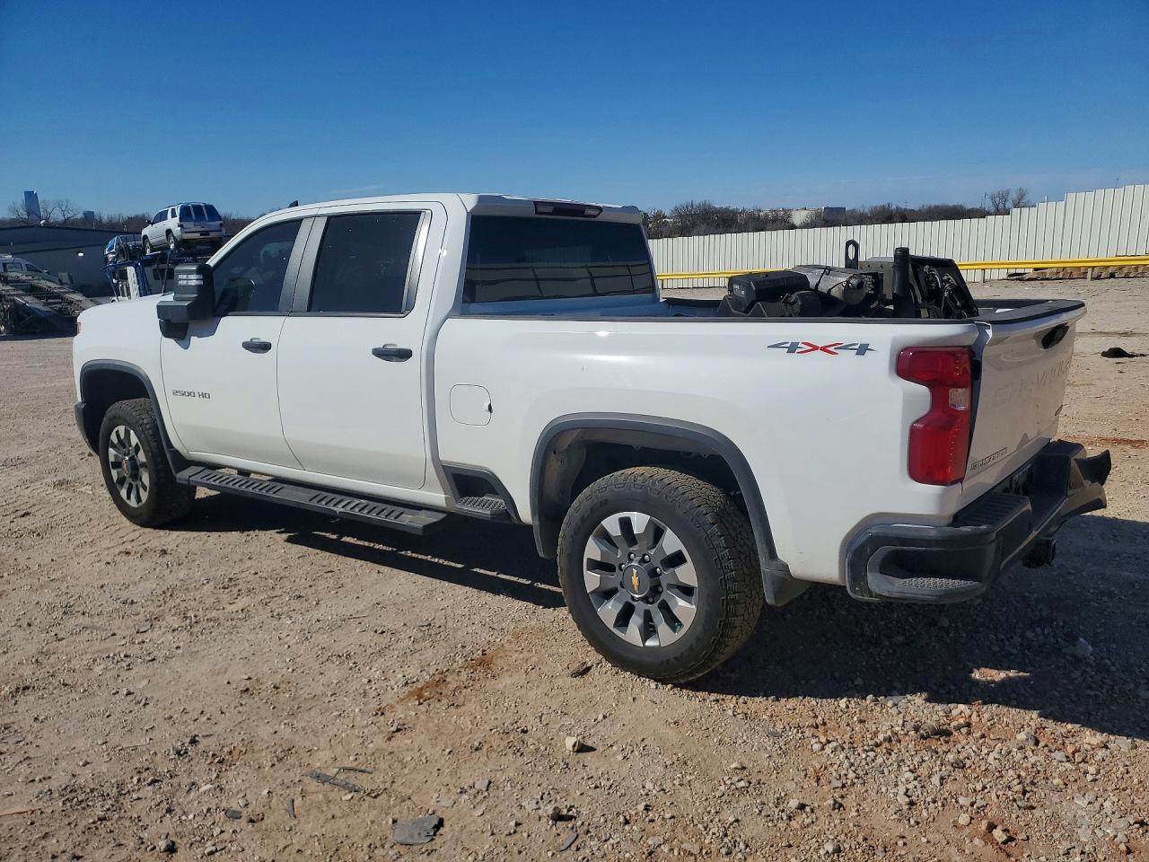 2025 CHEVROLET SILVERADO K2500 CUSTOM photo 3