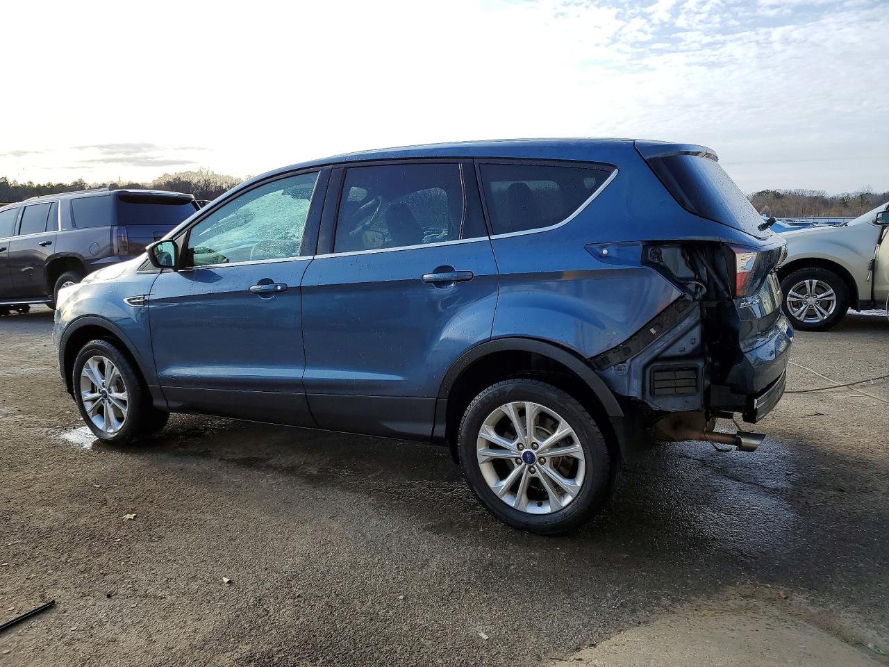 2018 FORD ESCAPE SE photo 2