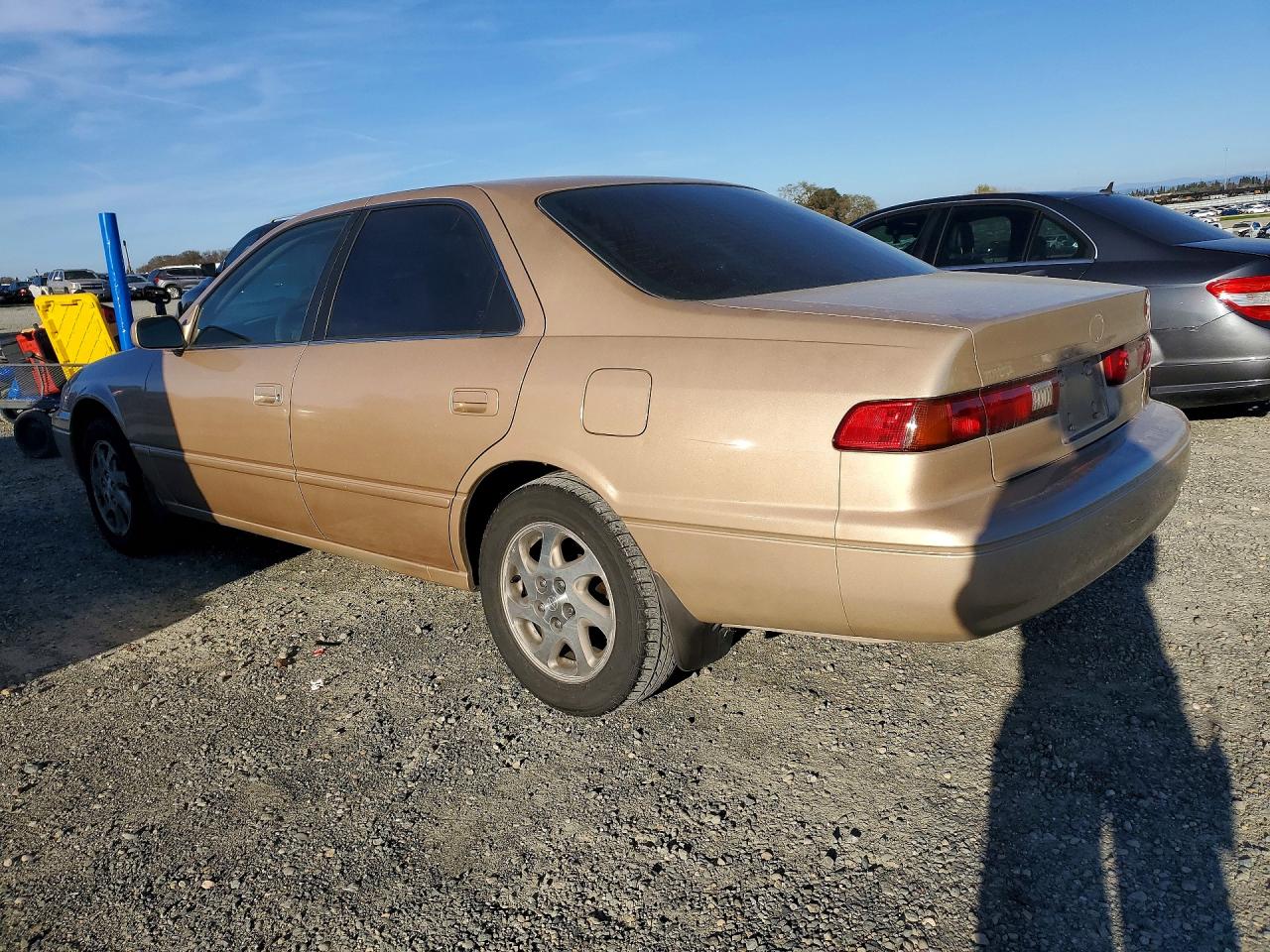 1997 TOYOTA CAMRY XLE V6 photo 2
