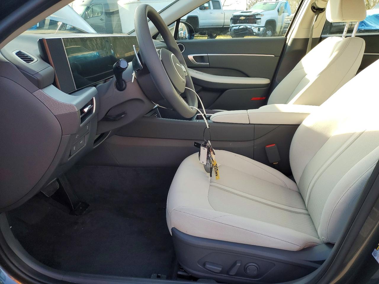 2025 HYUNDAI SONATA SEL photo 7