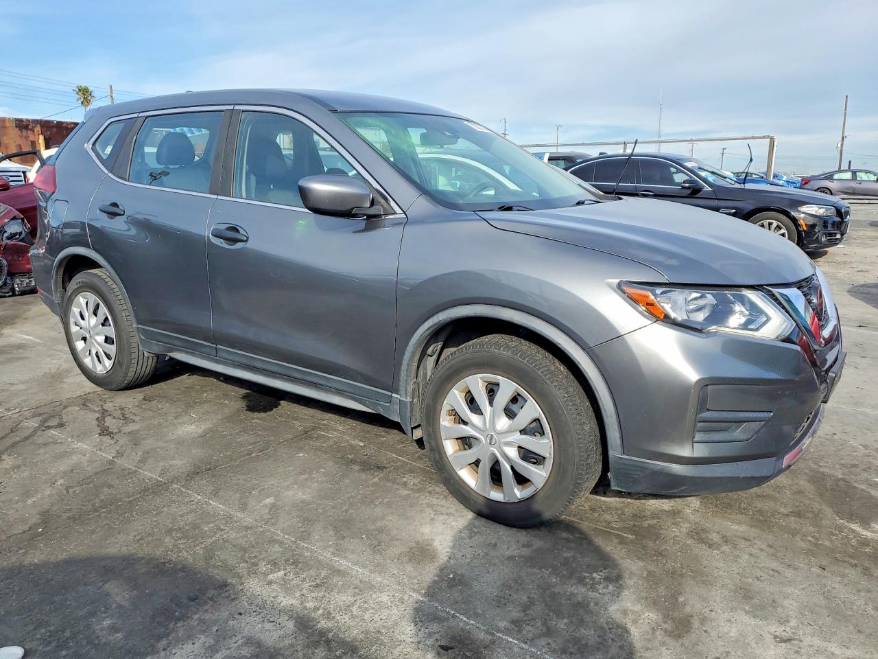 2019 NISSAN ROGUE S photo 4