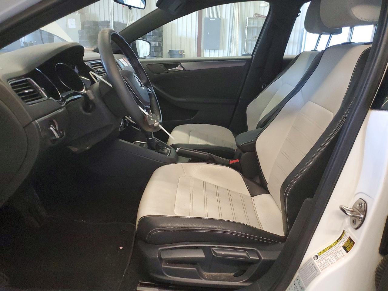 2016 VOLKSWAGEN JETTA SPORT photo 19