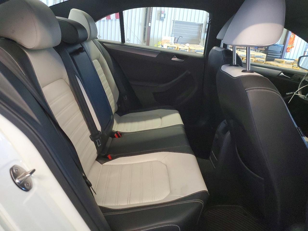 2016 VOLKSWAGEN JETTA SPORT photo 28