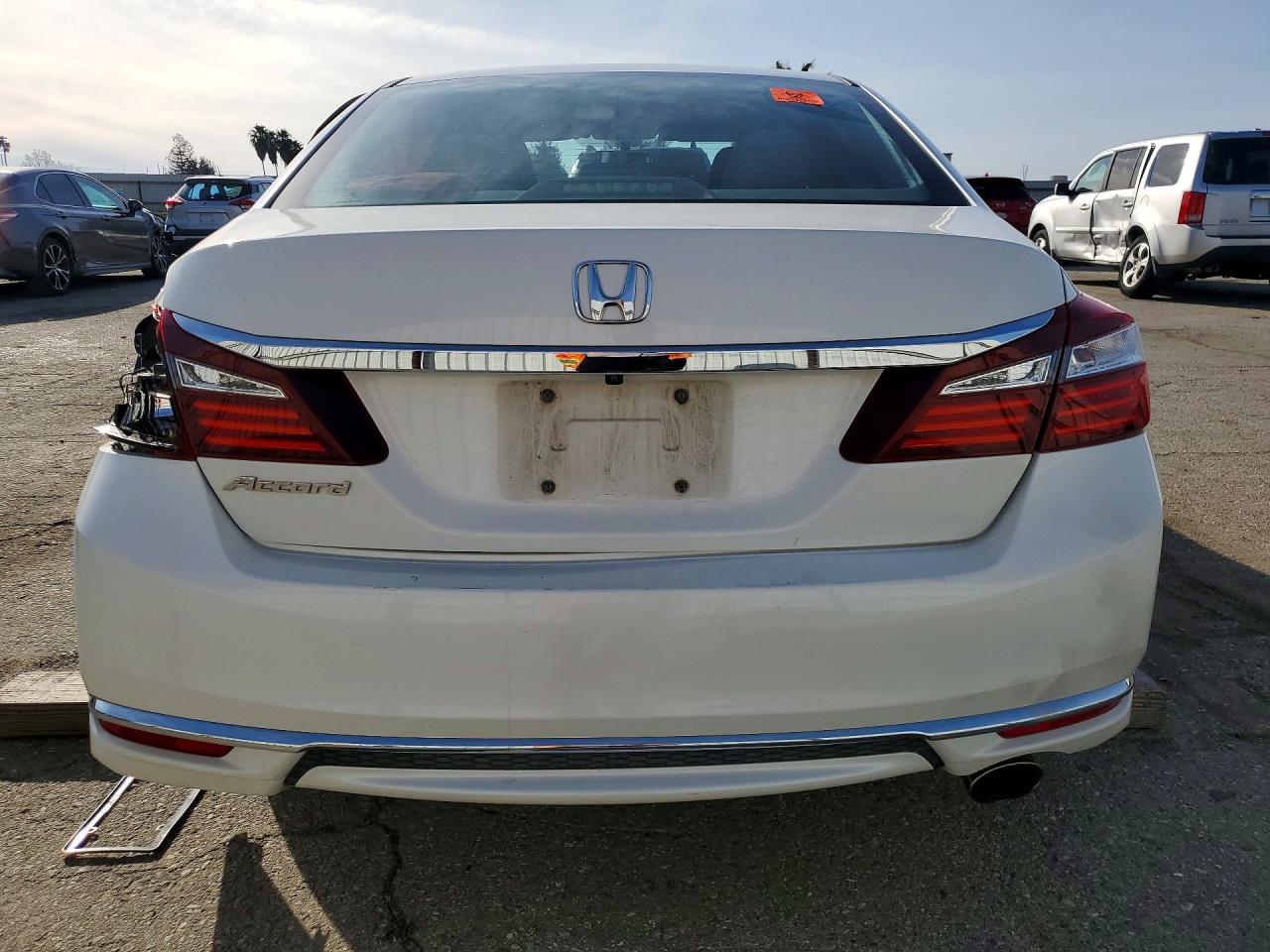2016 HONDA ACCORD LX photo 11