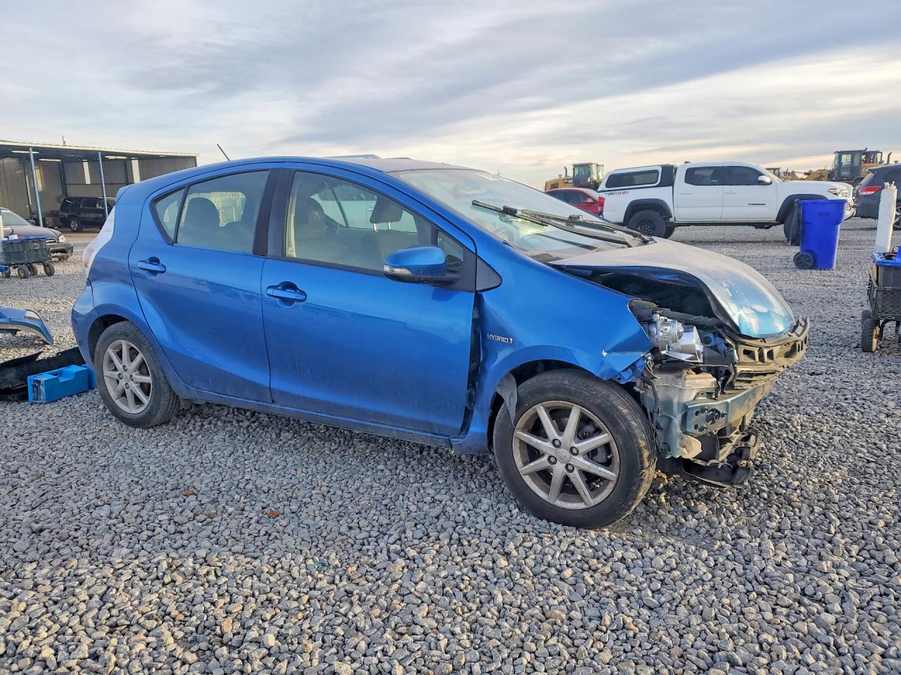 2013 TOYOTA PRIUS C THREE photo 4