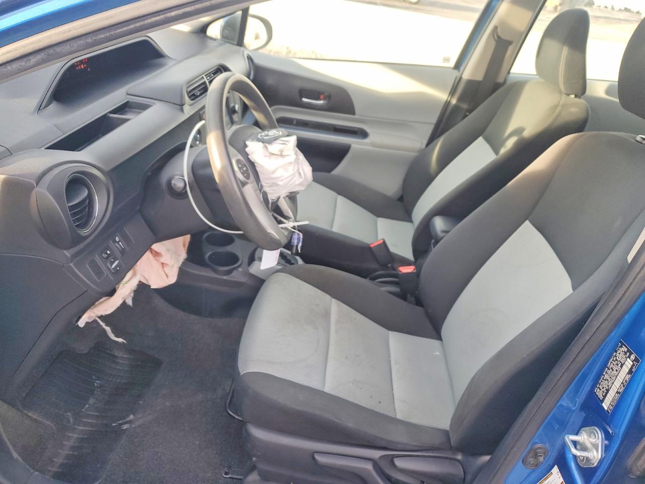 2013 TOYOTA PRIUS C THREE photo 7