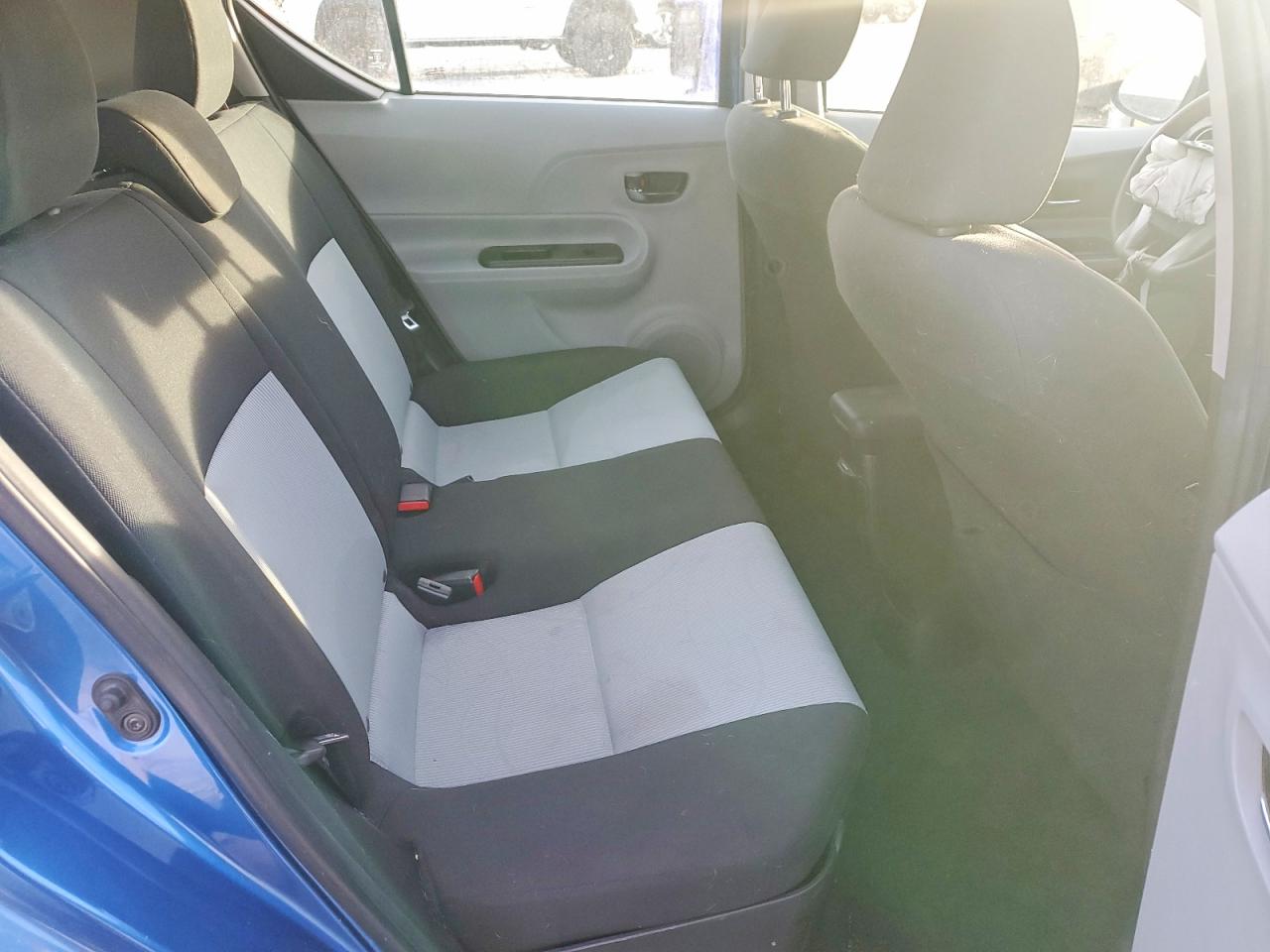 2013 TOYOTA PRIUS C THREE photo 11