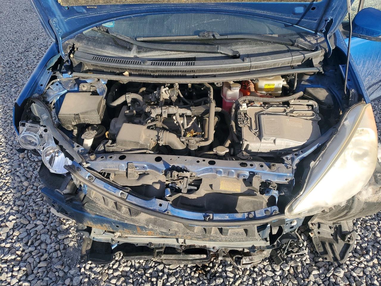 2013 TOYOTA PRIUS C THREE photo 12