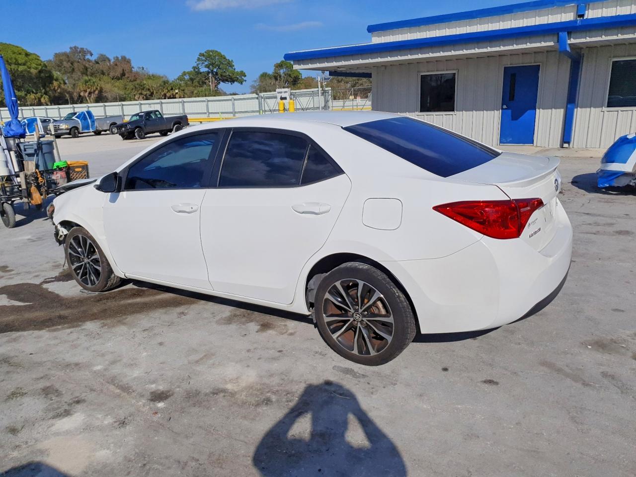 2018 TOYOTA COROLLA SE photo 2