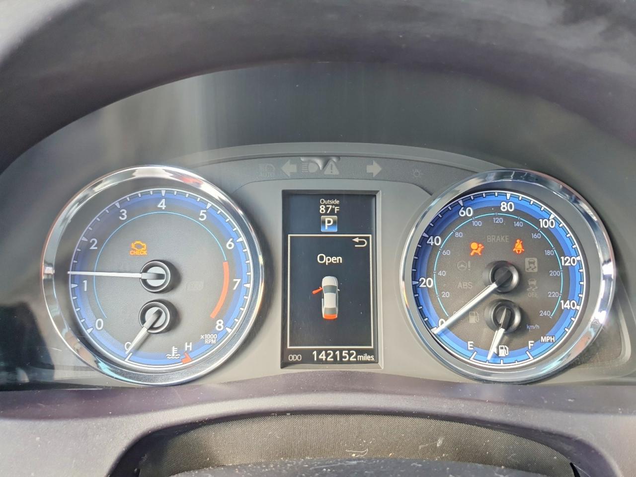 2018 TOYOTA COROLLA SE photo 9