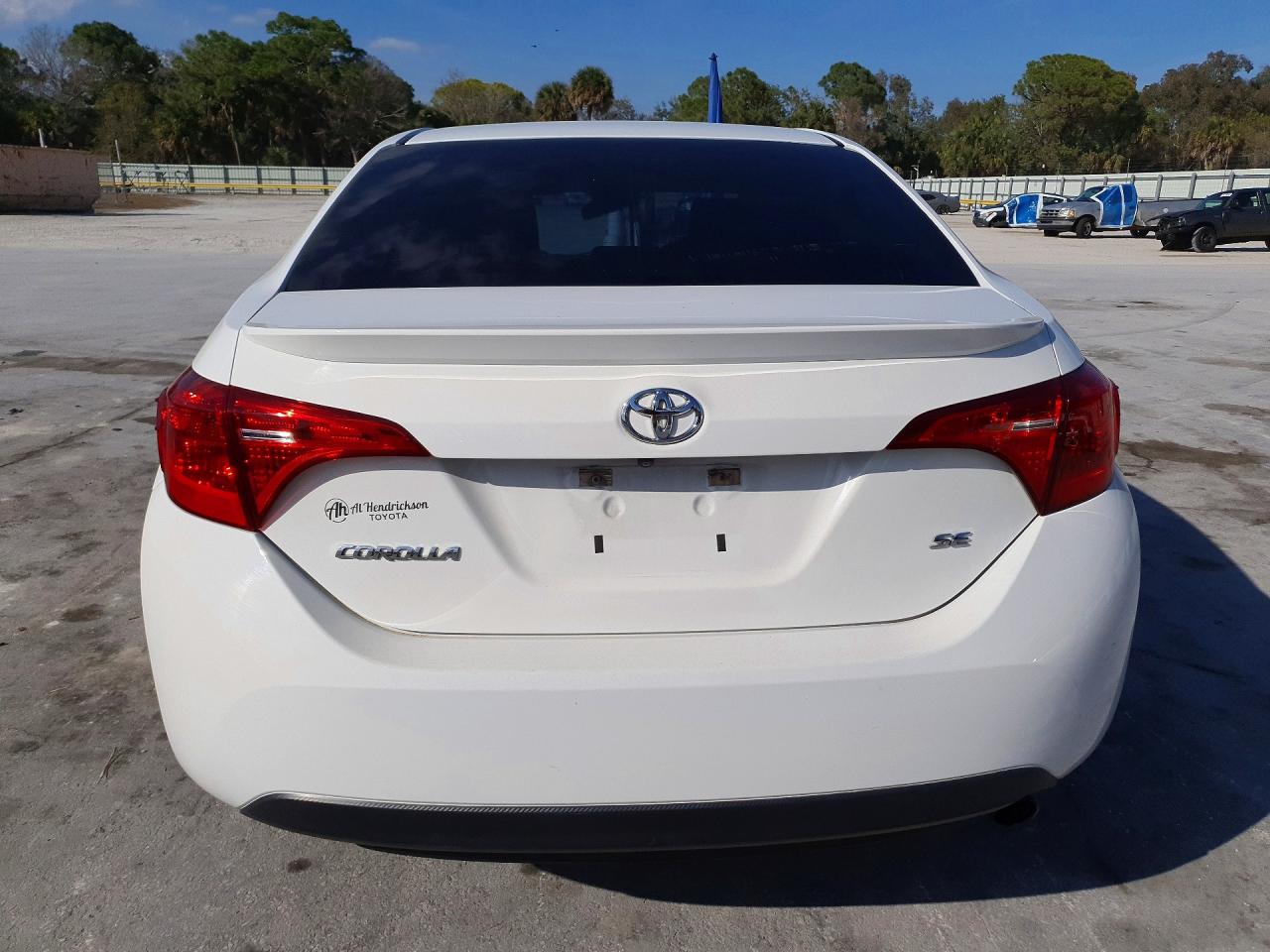 2018 TOYOTA COROLLA SE photo 6