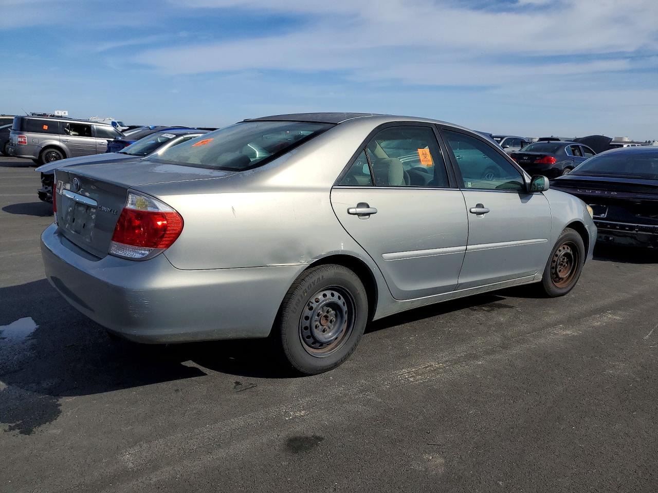 2005 TOYOTA CAMRY LE photo 5