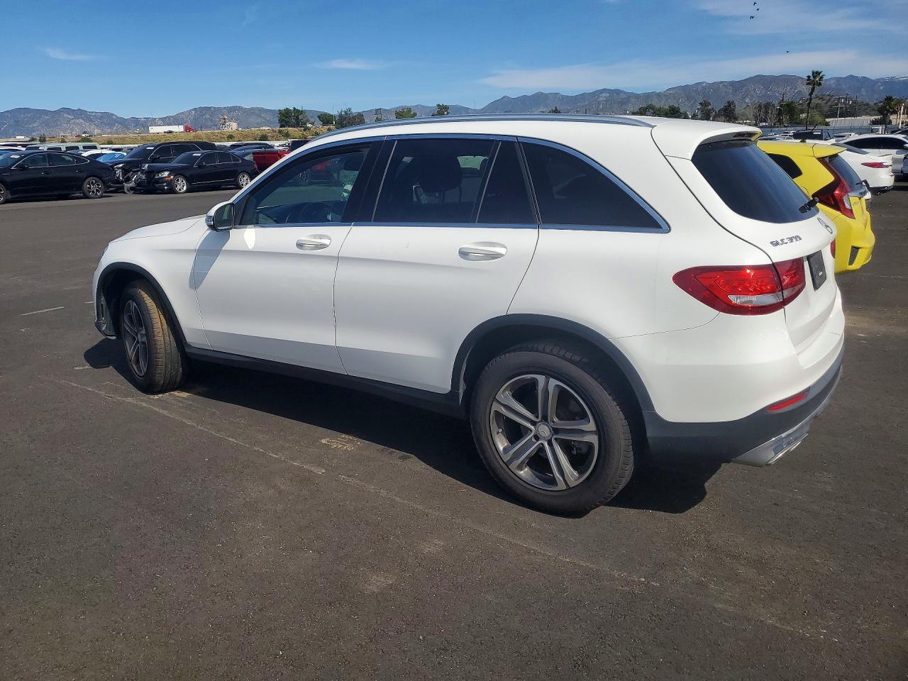 2017 MERCEDES-BENZ GLC 300 4MATIC photo 4