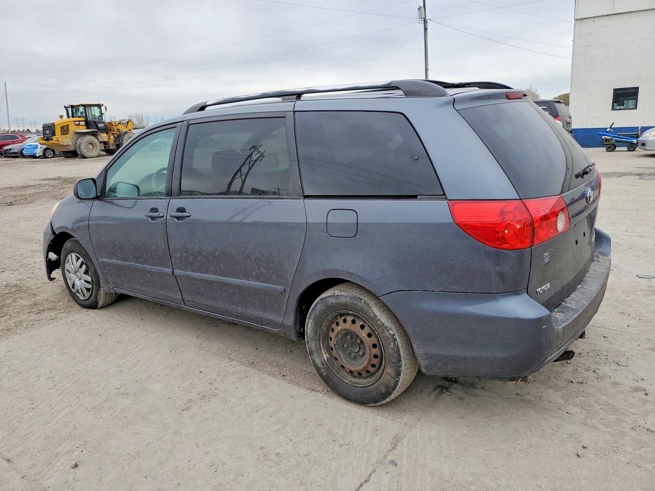 2008 TOYOTA SIENNA LE 7-PASSENGER photo 3