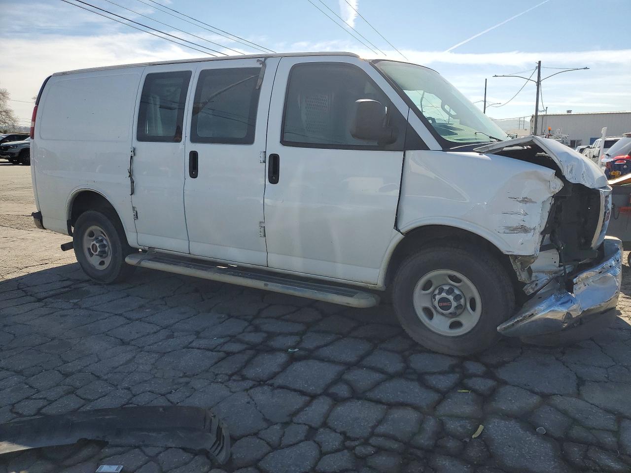 2017 GMC SAVANA photo 4