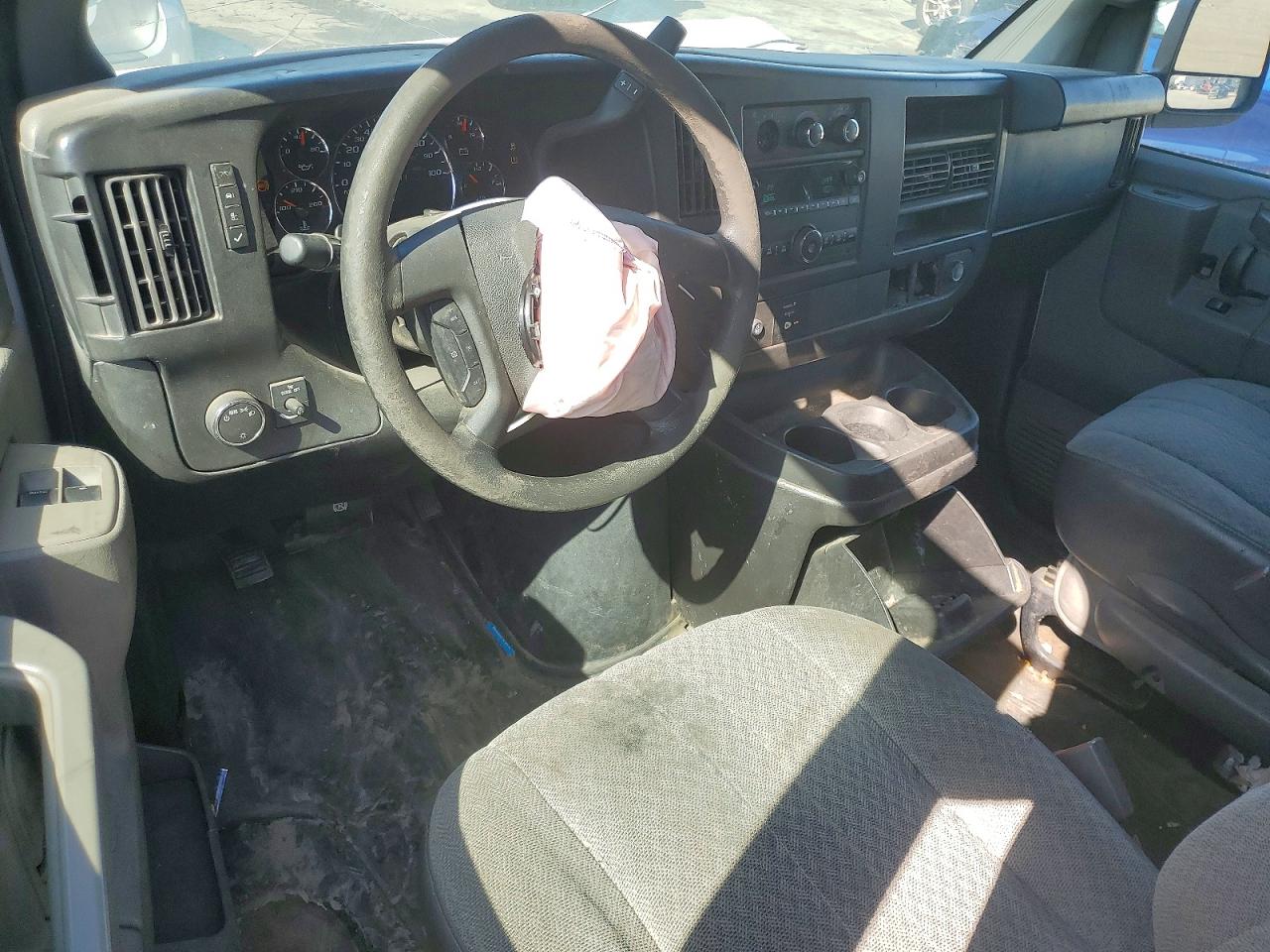 2017 GMC SAVANA photo 8