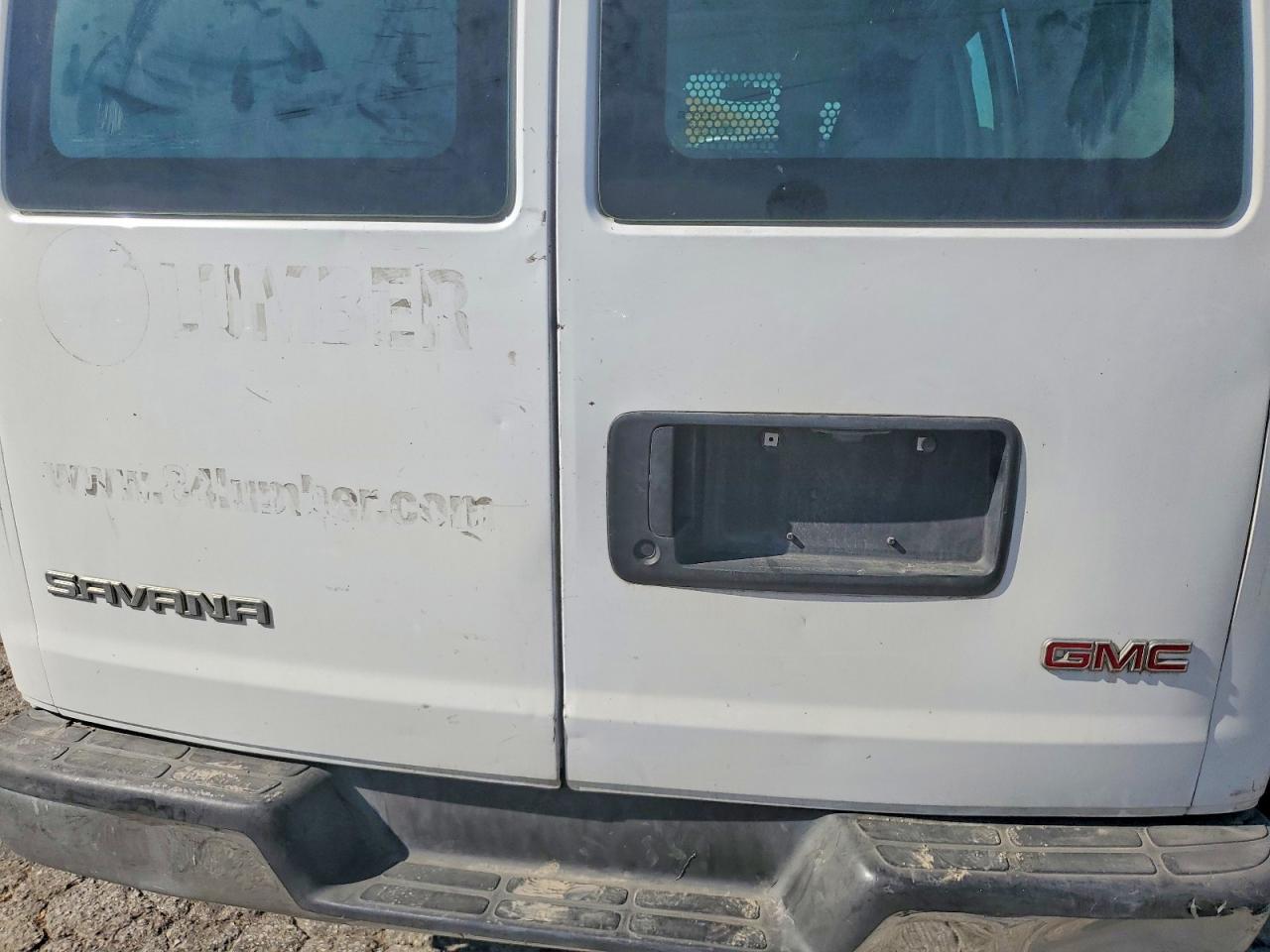 2017 GMC SAVANA photo 10