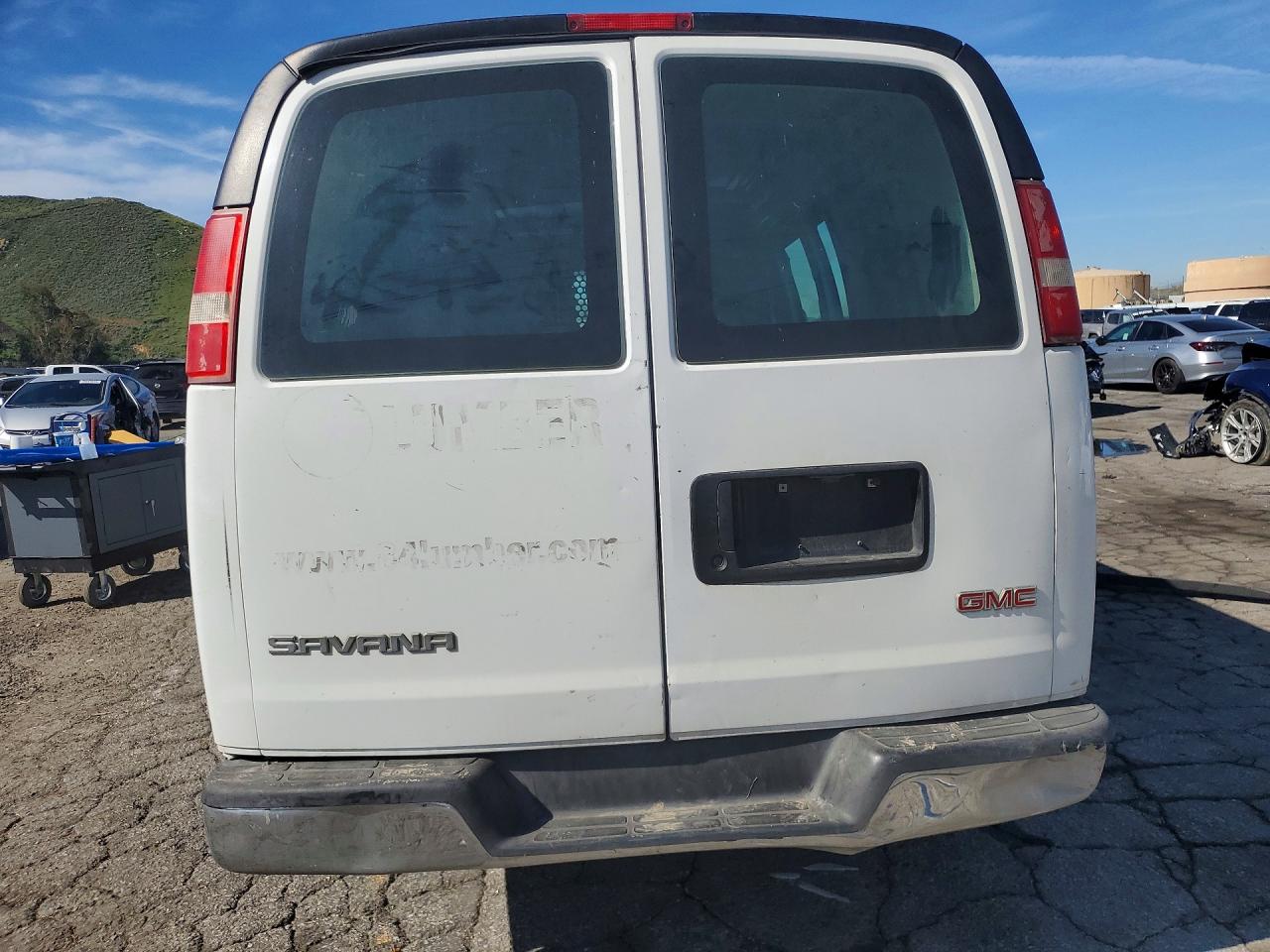 2017 GMC SAVANA photo 6