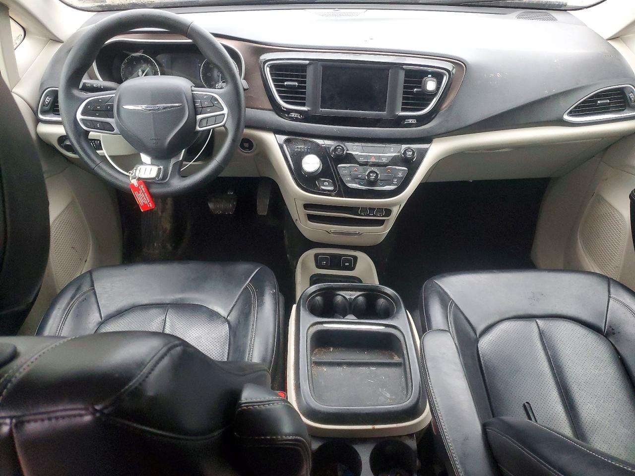 2021 CHRYSLER VOYAGER LXI photo 15