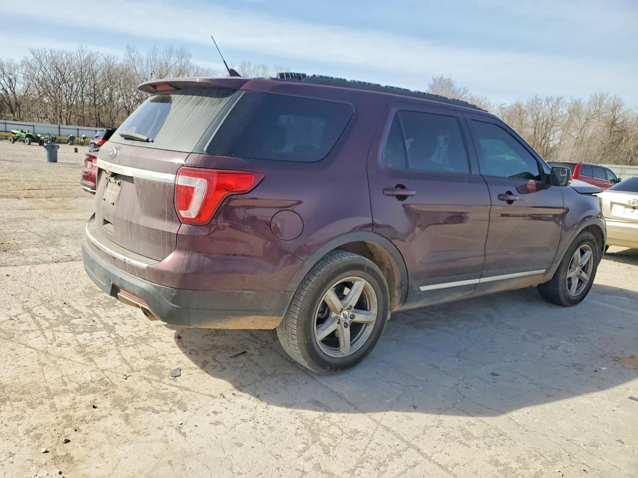 2018 FORD EXPLORER XLT photo 5