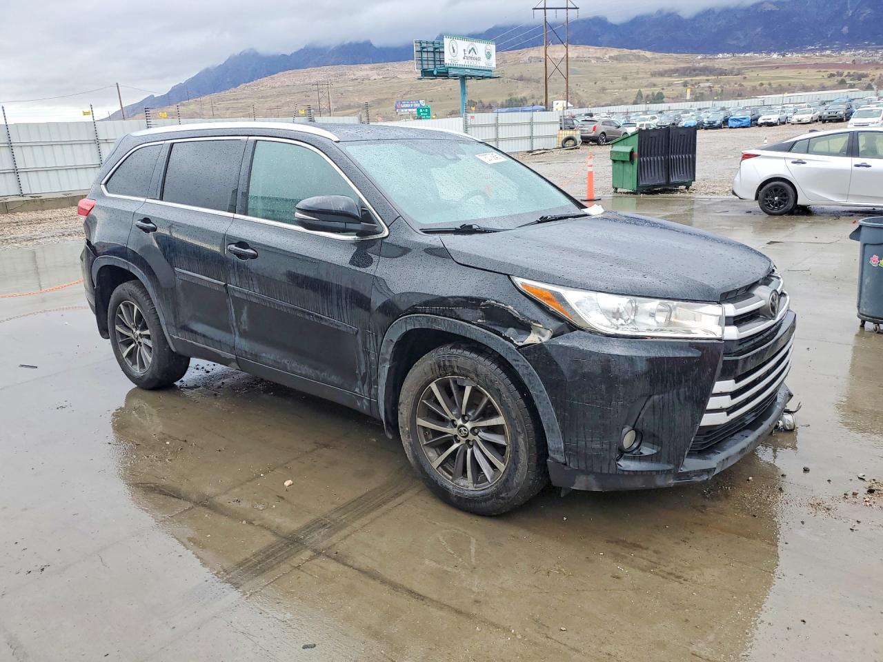 2019 TOYOTA HIGHLANDER XLE photo 10