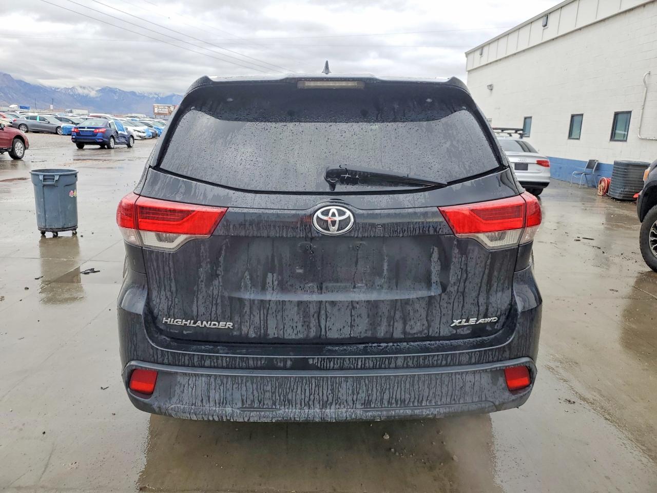 2019 TOYOTA HIGHLANDER XLE photo 16