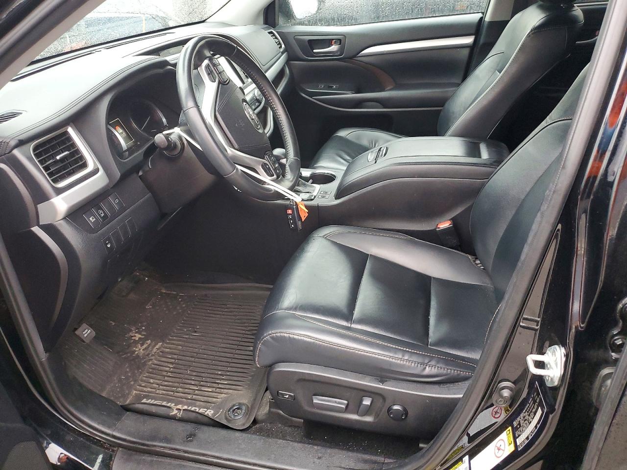 2019 TOYOTA HIGHLANDER XLE photo 19