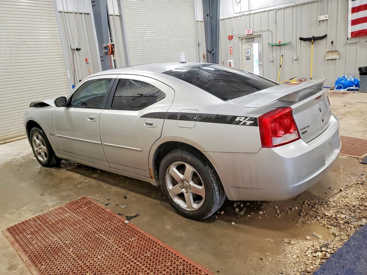 2010 DODGE CHARGER R photo 2