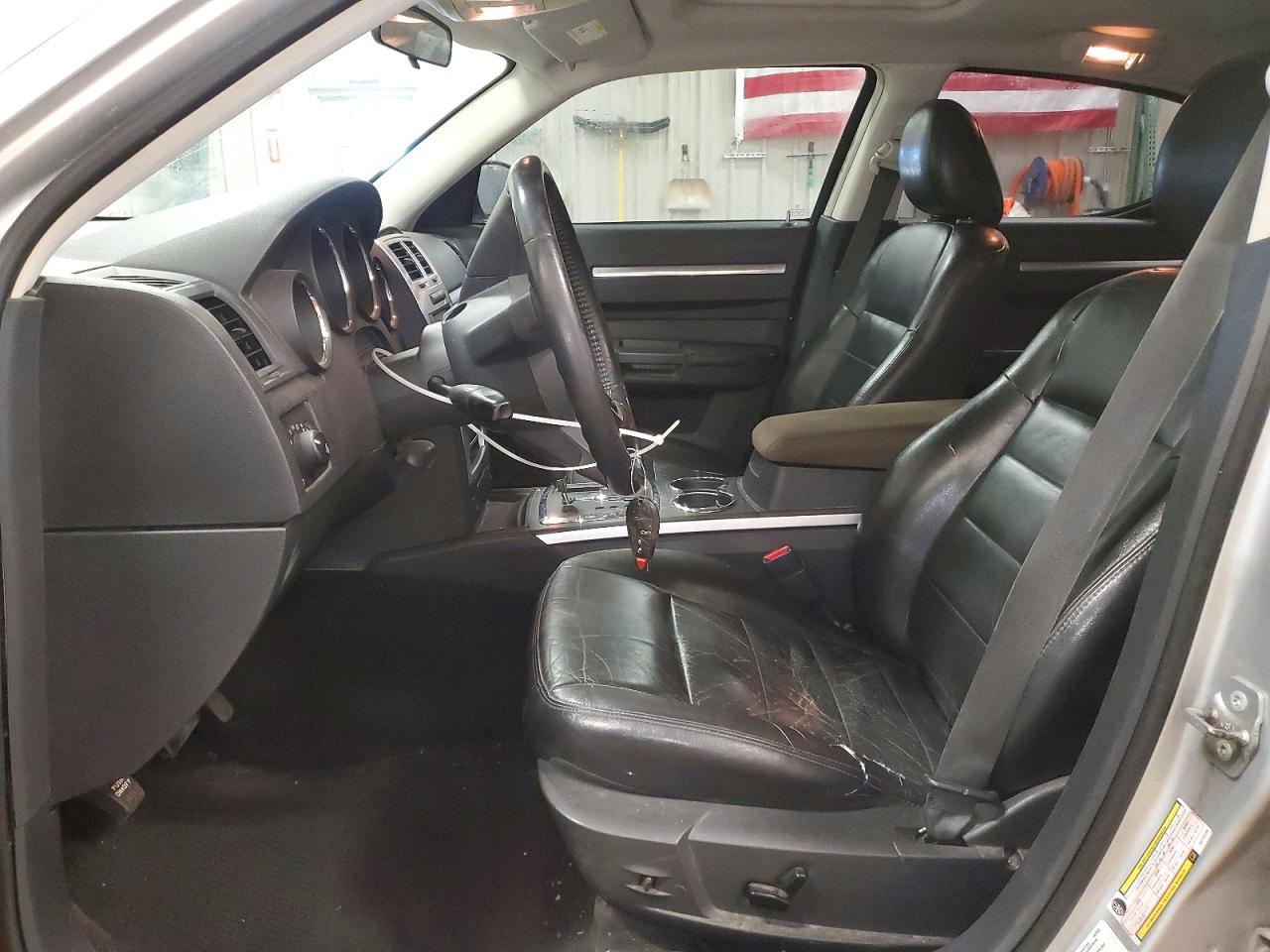 2010 DODGE CHARGER R photo 7