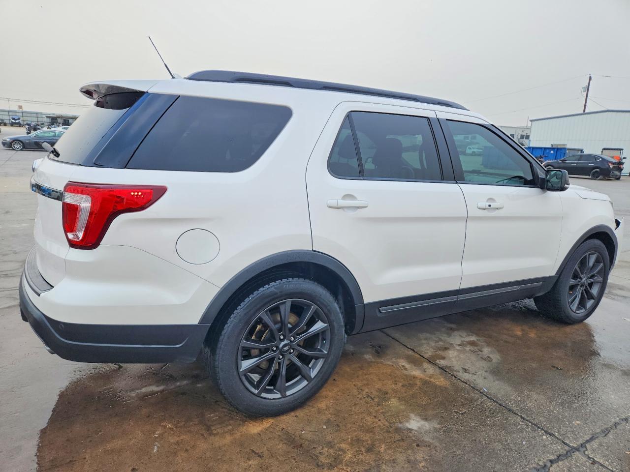 2018 FORD EXPLORER XLT photo 7