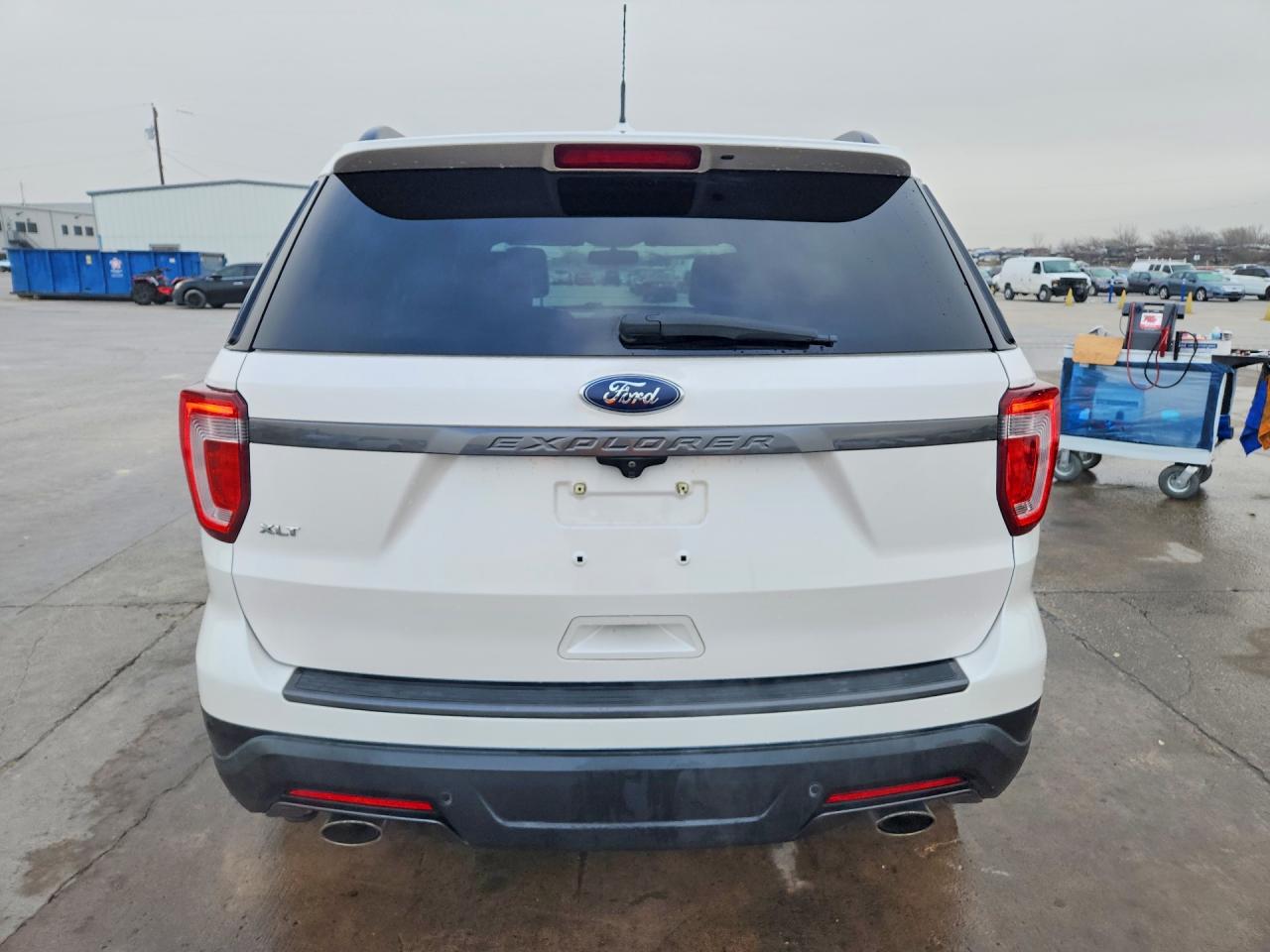 2018 FORD EXPLORER XLT photo 16