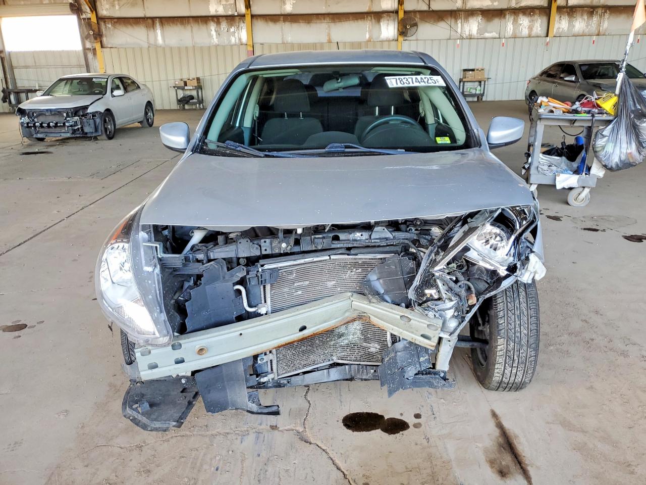 2019 NISSAN VERSA SV photo 9