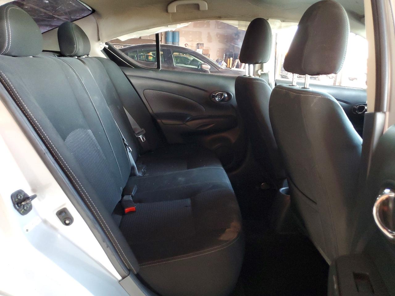 2019 NISSAN VERSA SV photo 19