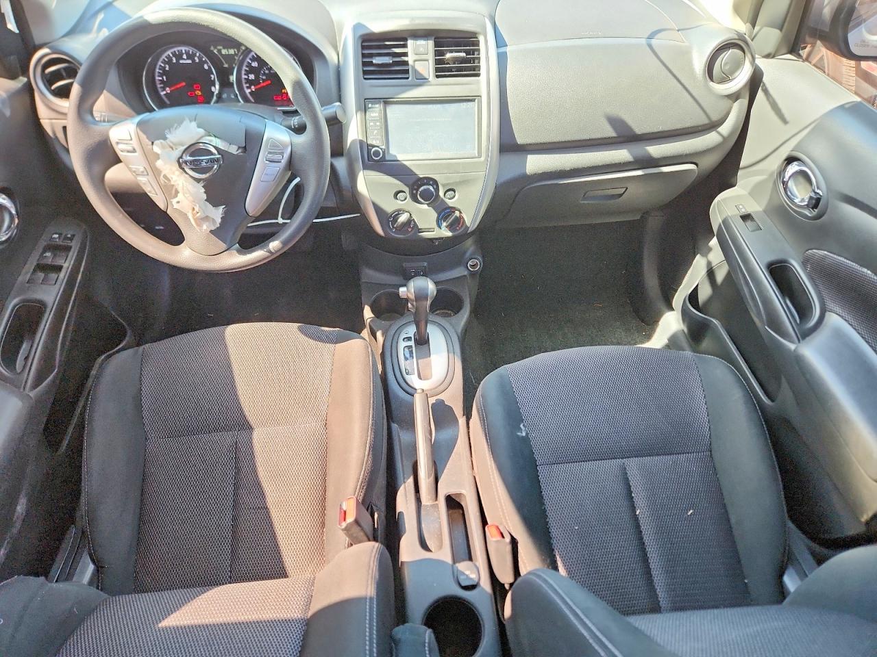 2019 NISSAN VERSA SV photo 15