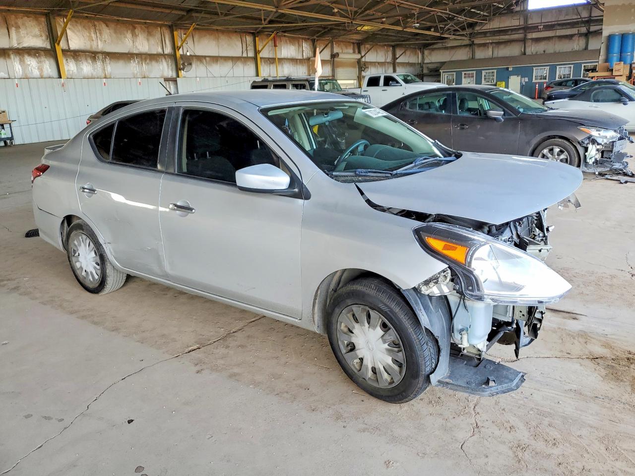2019 NISSAN VERSA SV photo 7
