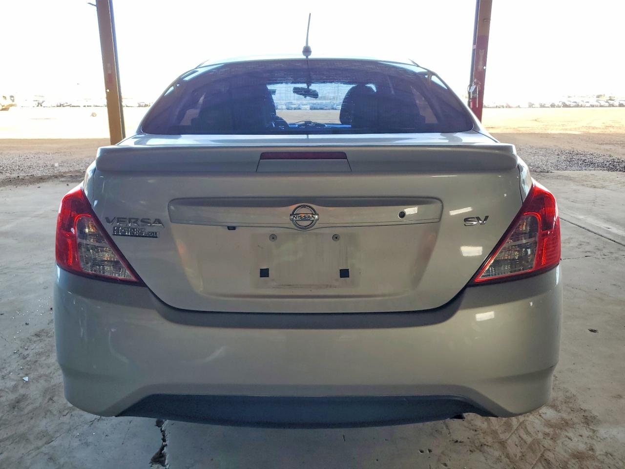 2019 NISSAN VERSA SV photo 11